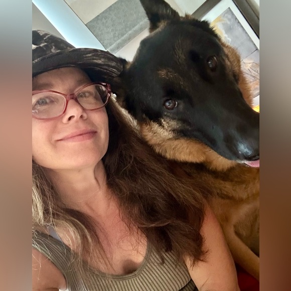 Meet your Posher, Allison - Picture 2 of 4